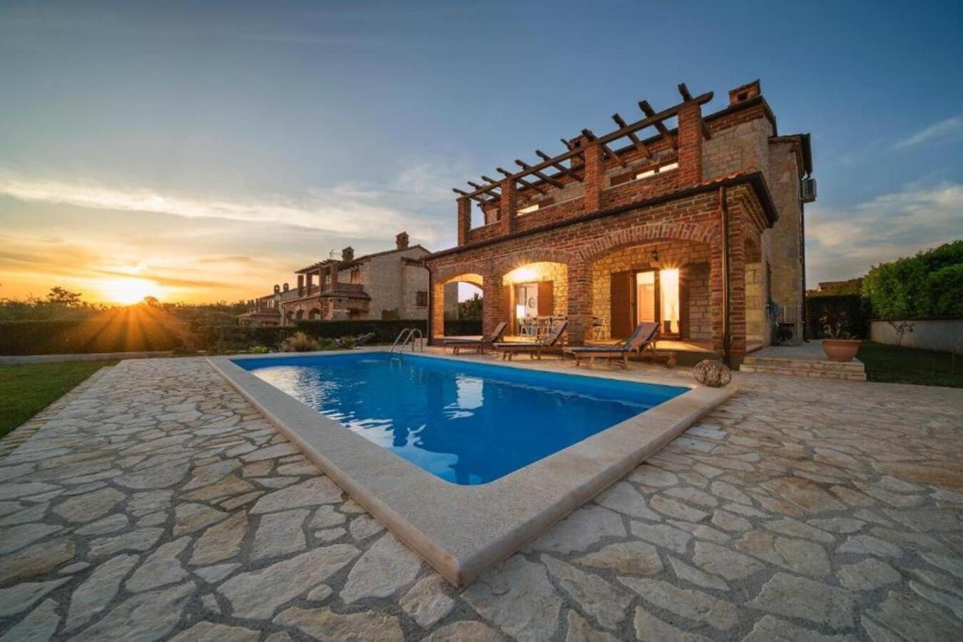 Sole In Istria For 10 People With 4 Beedrooms And Private Pool Villa
